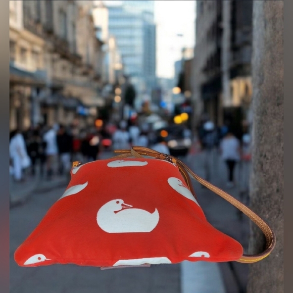 Vintage Dooney & Bourke Red Nylon Triple-Zip Crossbody Bag - Picture 3 of 16